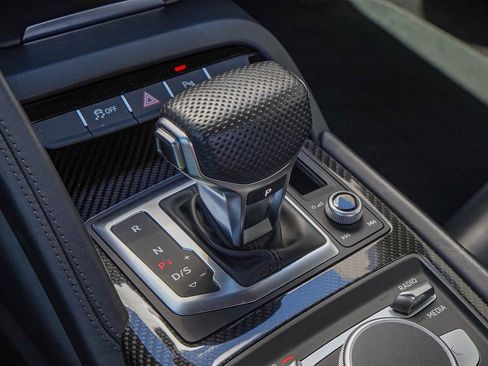 Used 2021 Audi R8 V10 w/ Premium Package image 34