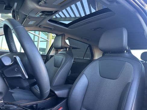 Used 2023 Kia Niro EX Touring image 30