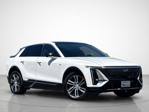 Used 2024 Cadillac Lyriq Luxury RWD image 2