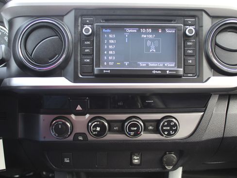 Used 2016 Toyota Tacoma SR5 w/ SR5 Appearance Package (SN) image 31