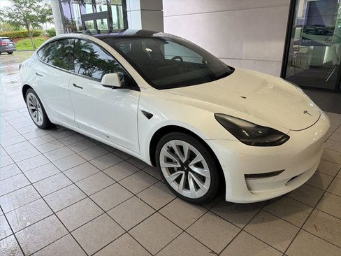 Used 2022 Tesla Model 3 image 2