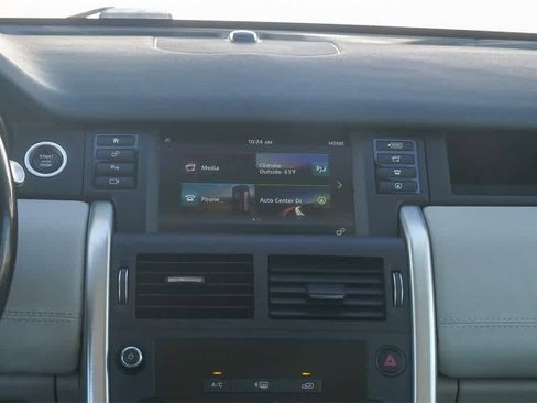 Used 2017 Land Rover Discovery Sport SE image 13