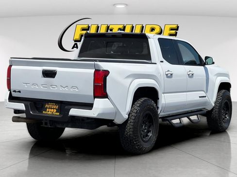 Used 2024 Toyota Tacoma SR5 w/ SR5 Upgrade Package AWD/4WD image 3