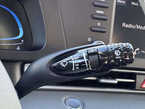 Certified 2025 Hyundai Elantra Sport image 21