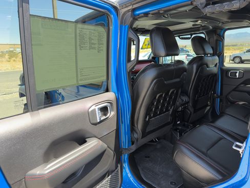 Used 2023 Jeep Gladiator Rubicon w/ LED Lighting Group AWD/4WD image 12