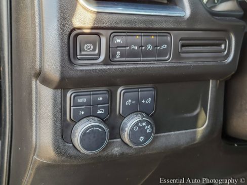 Used 2021 Chevrolet Suburban RST w/ Luxury Package image 18