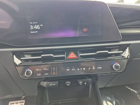 Certified 2024 Kia Niro Wave FWD image 10