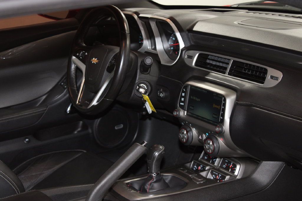 Used 2015 Chevrolet Camaro SS RWD image 27