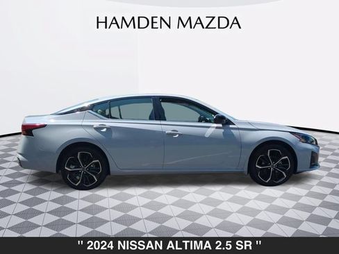 Used 2024 Nissan Altima 2.5 SR AWD/4WD image 2