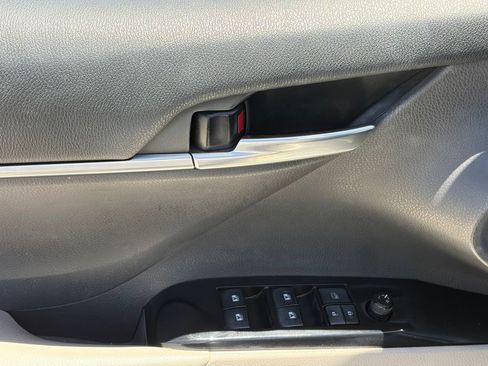 Used 2020 Toyota Camry LE w/ Carpet Mat Package FWD image 5