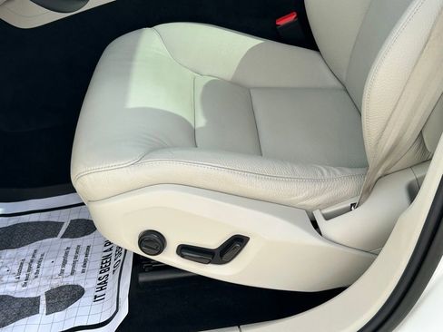 Used 2023 Volvo XC60 B5 Plus image 16