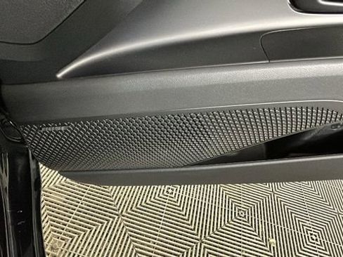 Used 2025 Hyundai Elantra Limited FWD image 32