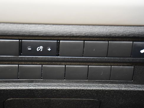 Used 2024 Mitsubishi Outlander SEL AWD/4WD image 36