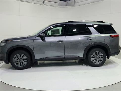 New 2025 Nissan Pathfinder SV image 5