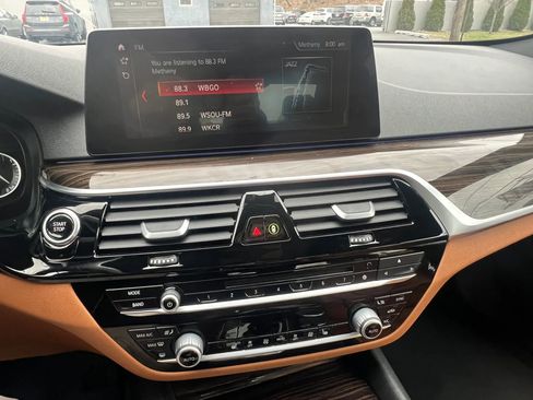 Used 2019 BMW 530e xDrive 530e xDrive iPerformance Sedan image 14