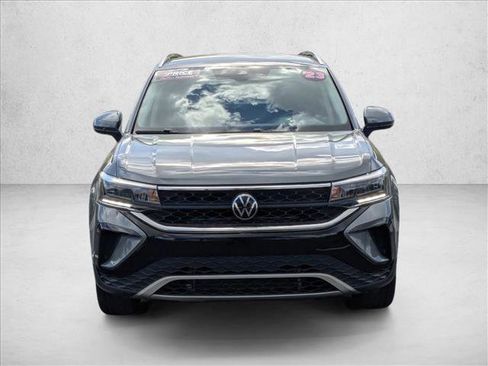 Used 2023 Volkswagen Taos SE FWD image 2