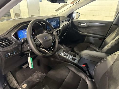 Used 2025 Ford Escape SE image 15