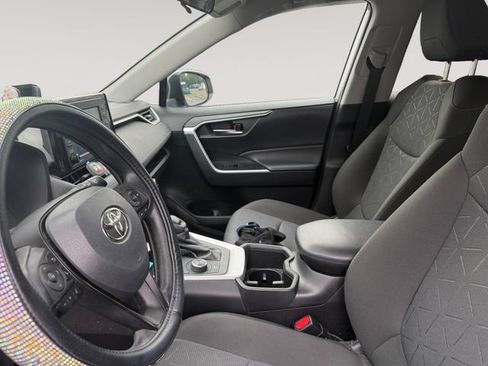 Used 2022 Toyota RAV4 XLE w/ Carpet Mat Package (TMS) AWD/4WD image 9