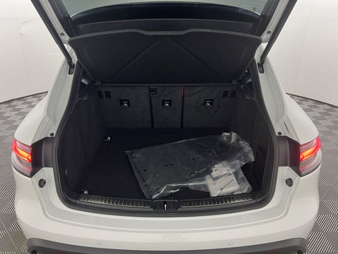 Certified 2026 Porsche Macan AWD/4WD image 21