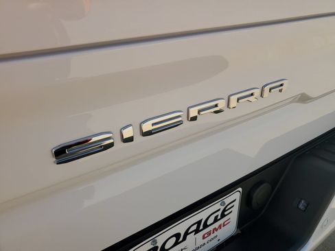 Used 2024 GMC Sierra 1500 AT4 w/ Technology Package AWD/4WD image 38