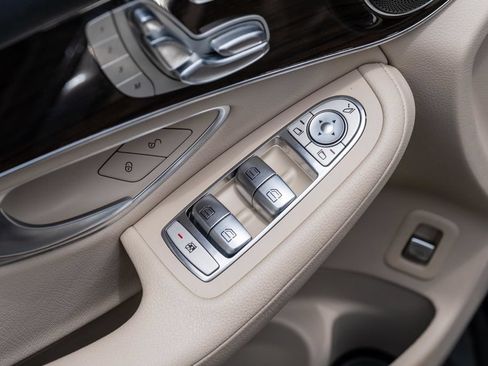 Used 2022 Mercedes-Benz GLC 300 4MATIC image 13
