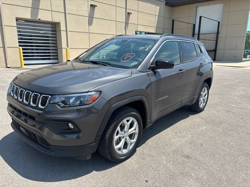 Used 2024 Jeep Compass Latitude AWD/4WD image 1