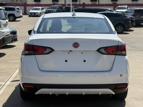Used 2023 Nissan Versa SV FWD image 5