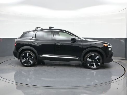 New 2025 Nissan Kicks SR image 8