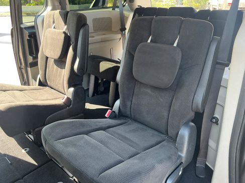 Used 2015 Dodge Grand Caravan SE w/ Quick Order Package 29E SE FWD image 16