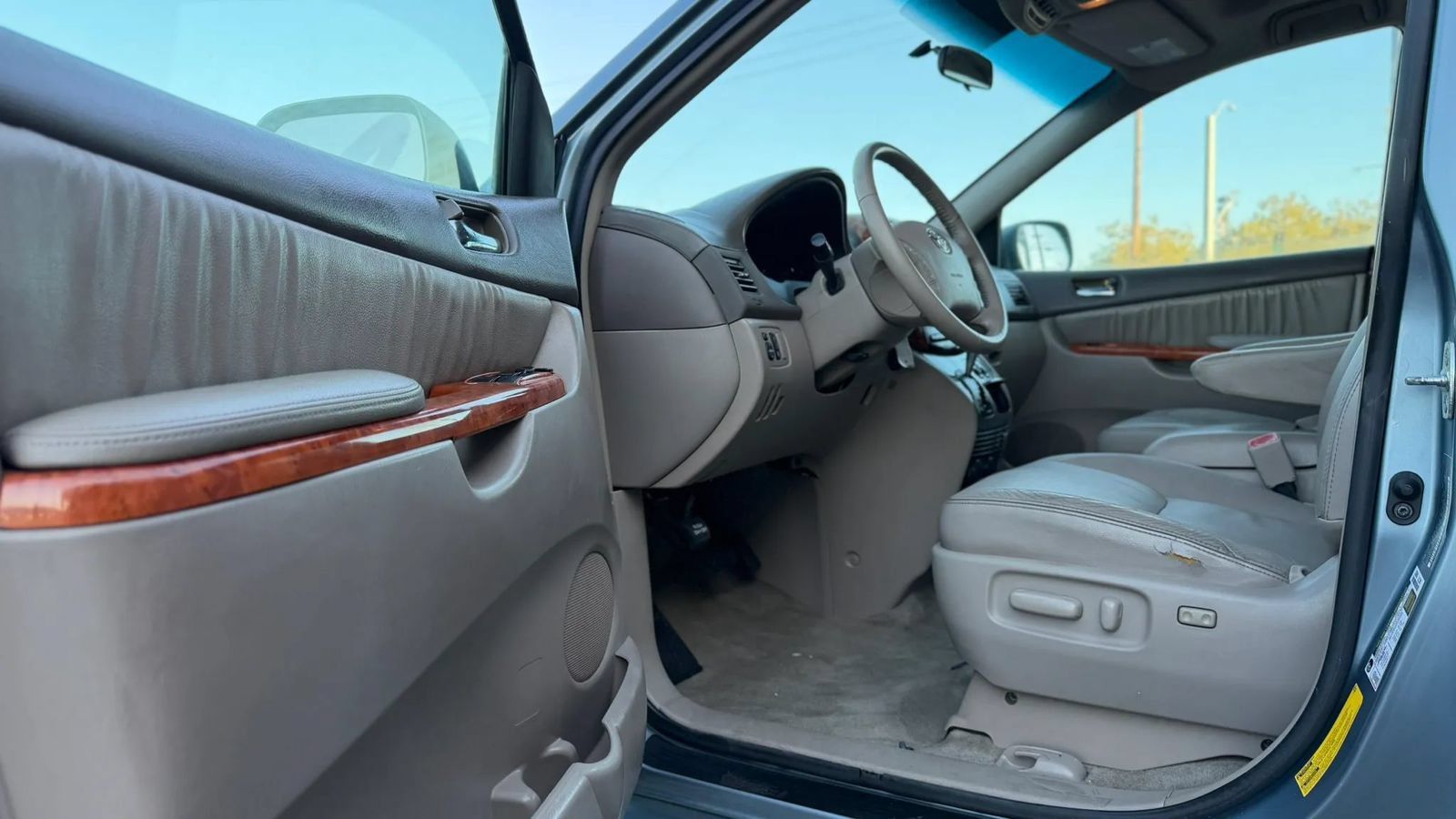 Used 2008 Toyota Sienna XLE w/ Towing Prep Pkg FWD image 9