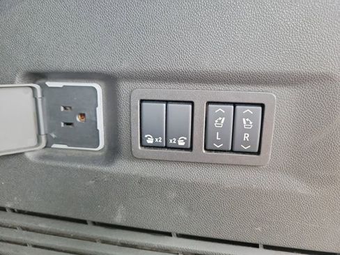 Certified 2025 Chevrolet Suburban Premier AWD/4WD image 15