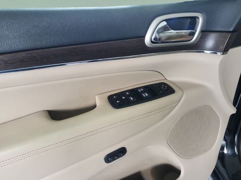Used 2017 Jeep Grand Cherokee Limited AWD/4WD image 15