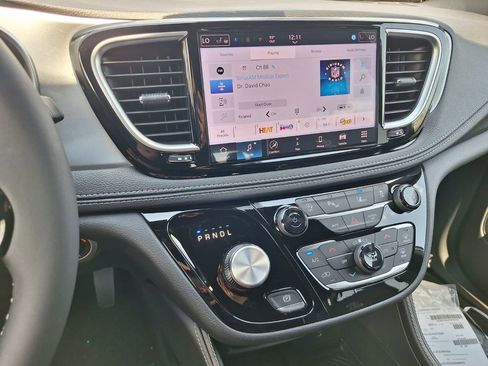 New 2026 Chrysler Pacifica Limited w/ S Appearance Package FWD image 17