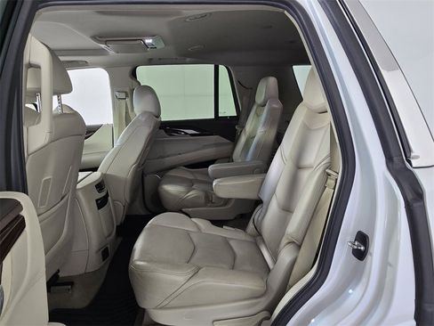 Used 2016 Cadillac Escalade Premium image 8
