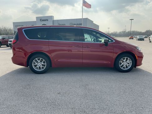 New 2026 Chrysler Pacifica Select FWD image 6