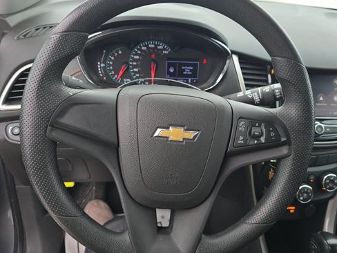 Used 2020 Chevrolet Trax LS FWD image 6