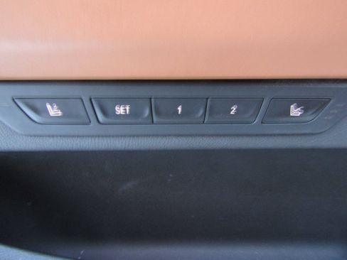 Used 2021 BMW 750i xDrive w/ Executive Package image 12