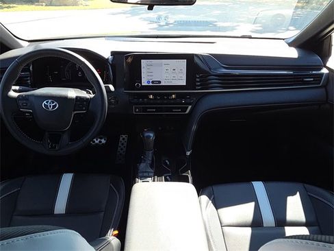 Used 2025 Toyota Camry SE image 12