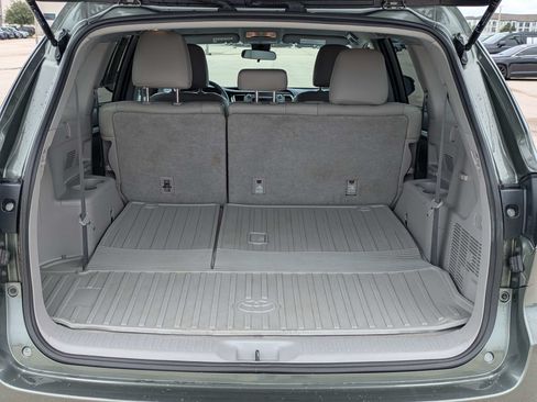 Used 2019 Toyota Highlander LE AWD/4WD image 14