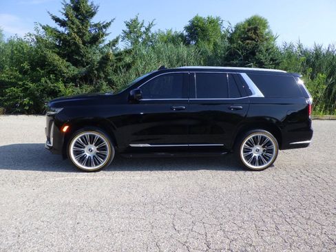 Used 2021 Cadillac Escalade Premium Luxury AWD/4WD image 2