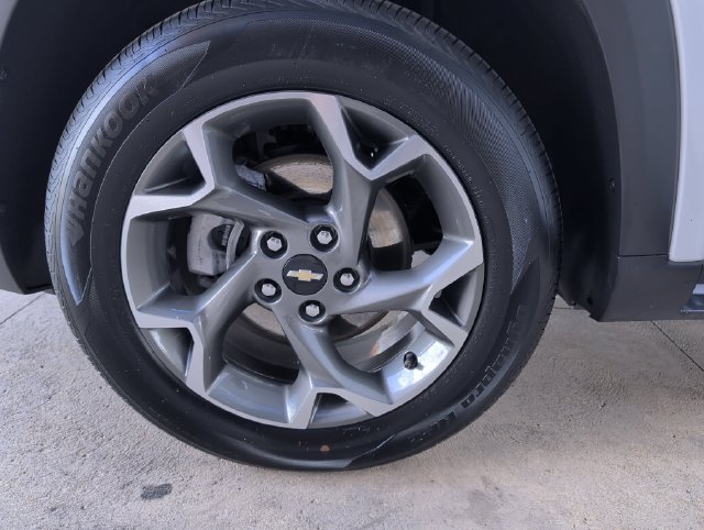 Used 2025 Chevrolet Trax LT w/ LT Convenience Package FWD image 25