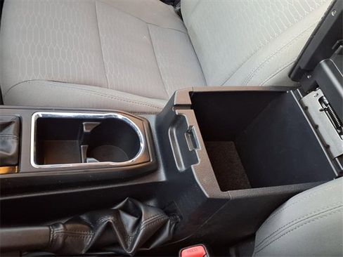 Used 2019 Toyota Tacoma SR image 10