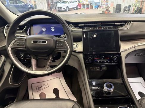 Used 2022 Jeep Grand Cherokee L Limited image 4