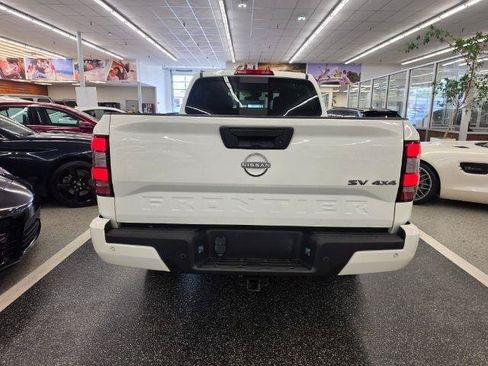 Used 2023 Nissan Frontier SV w/ Technology Package AWD/4WD image 5