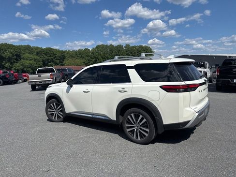 Used 2024 Nissan Pathfinder Platinum AWD/4WD image 4