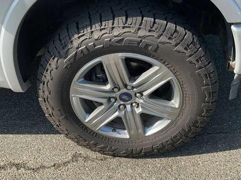 Used 2018 Ford F150 Lariat w/ Equipment Group 502A Luxury AWD/4WD image 12