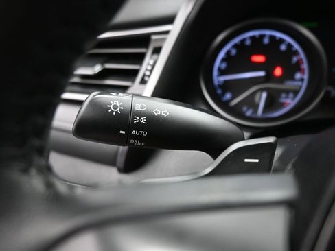 Used 2023 Toyota Camry SE w/ Cold Weather Package image 13