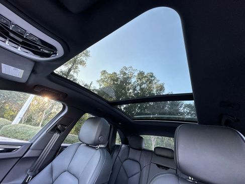 Certified 2025 Porsche Macan image 26