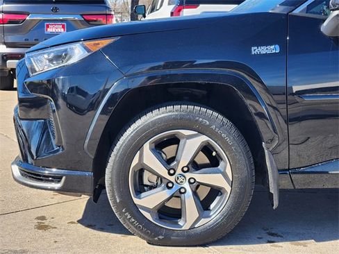 Used 2021 Toyota RAV4 SE image 5