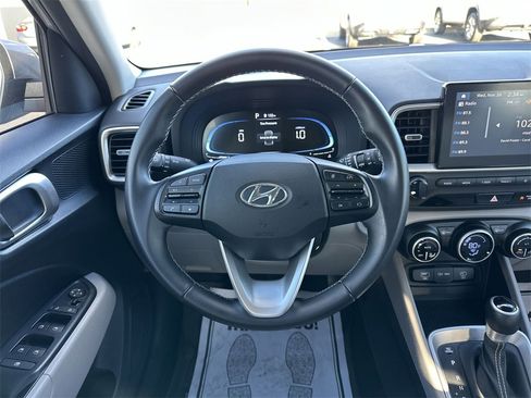 Used 2024 Hyundai Venue SEL image 14